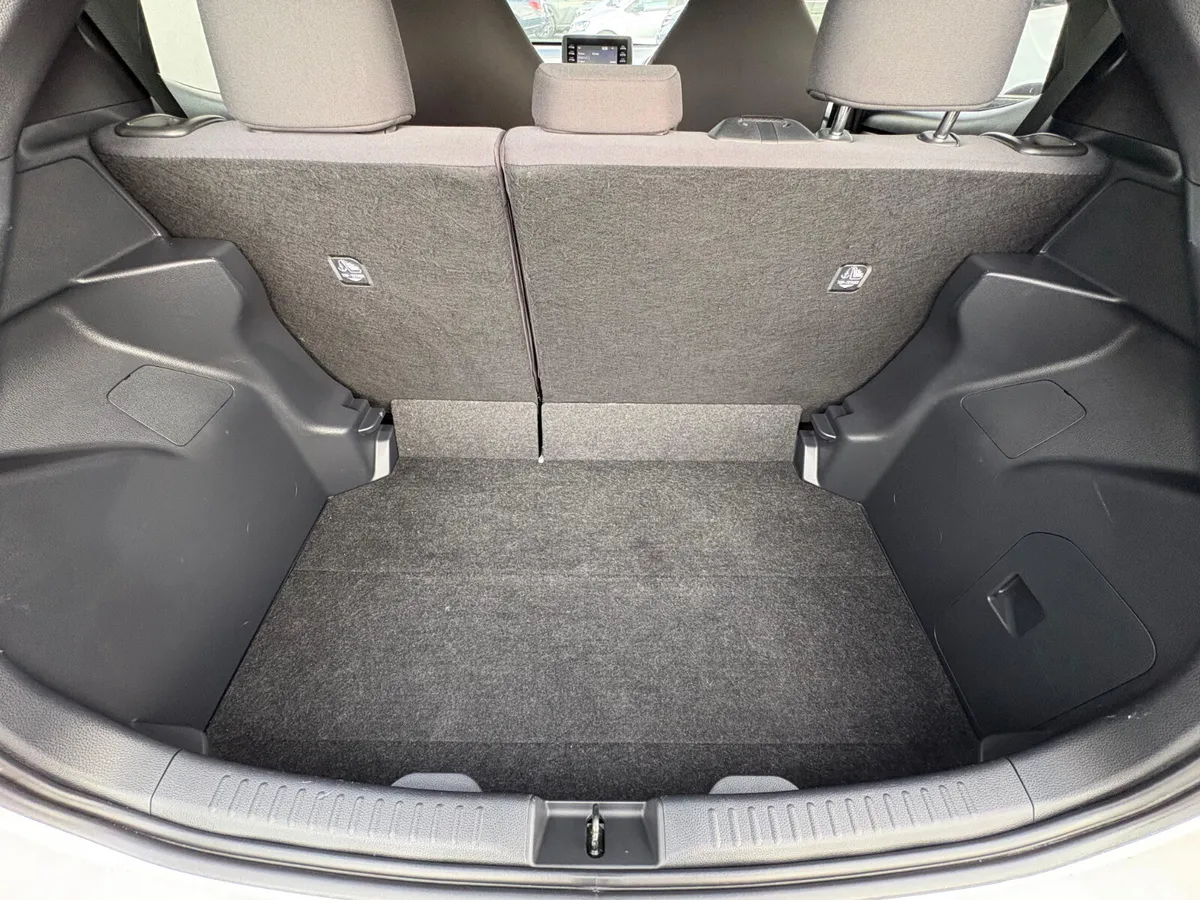 Toyota Yaris Hatchback, Petrol, 2021, White