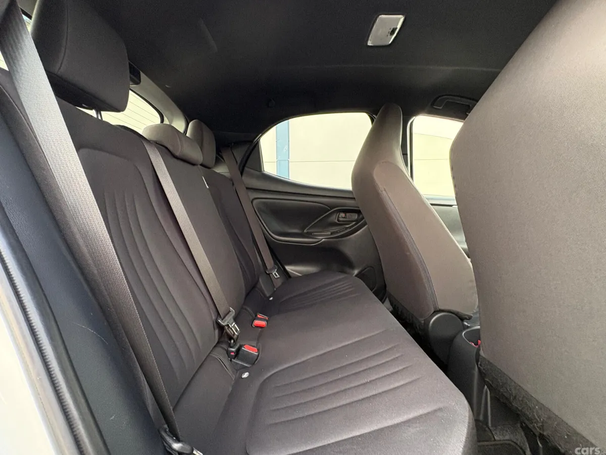 Toyota Yaris Hatchback, Petrol, 2021, White