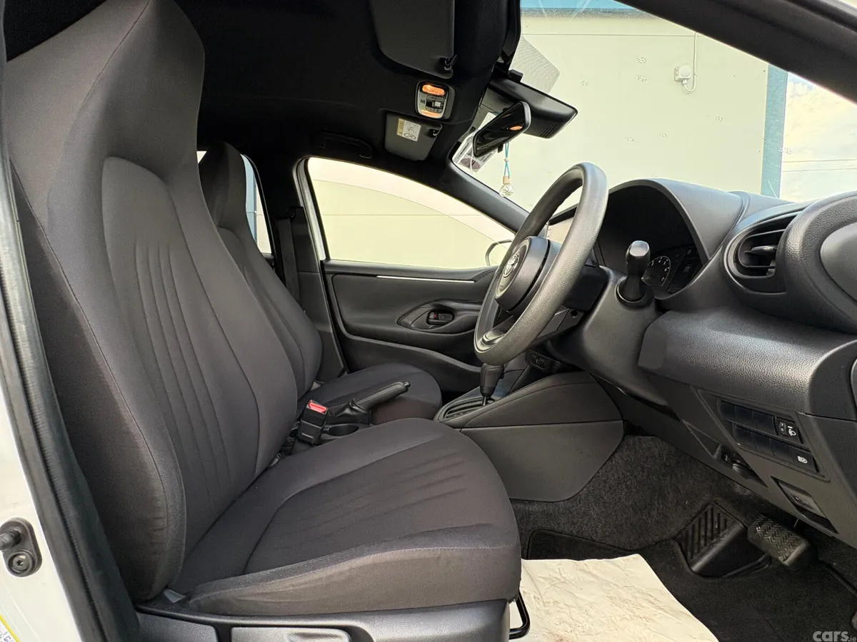Toyota Yaris Hatchback, Petrol, 2021, White