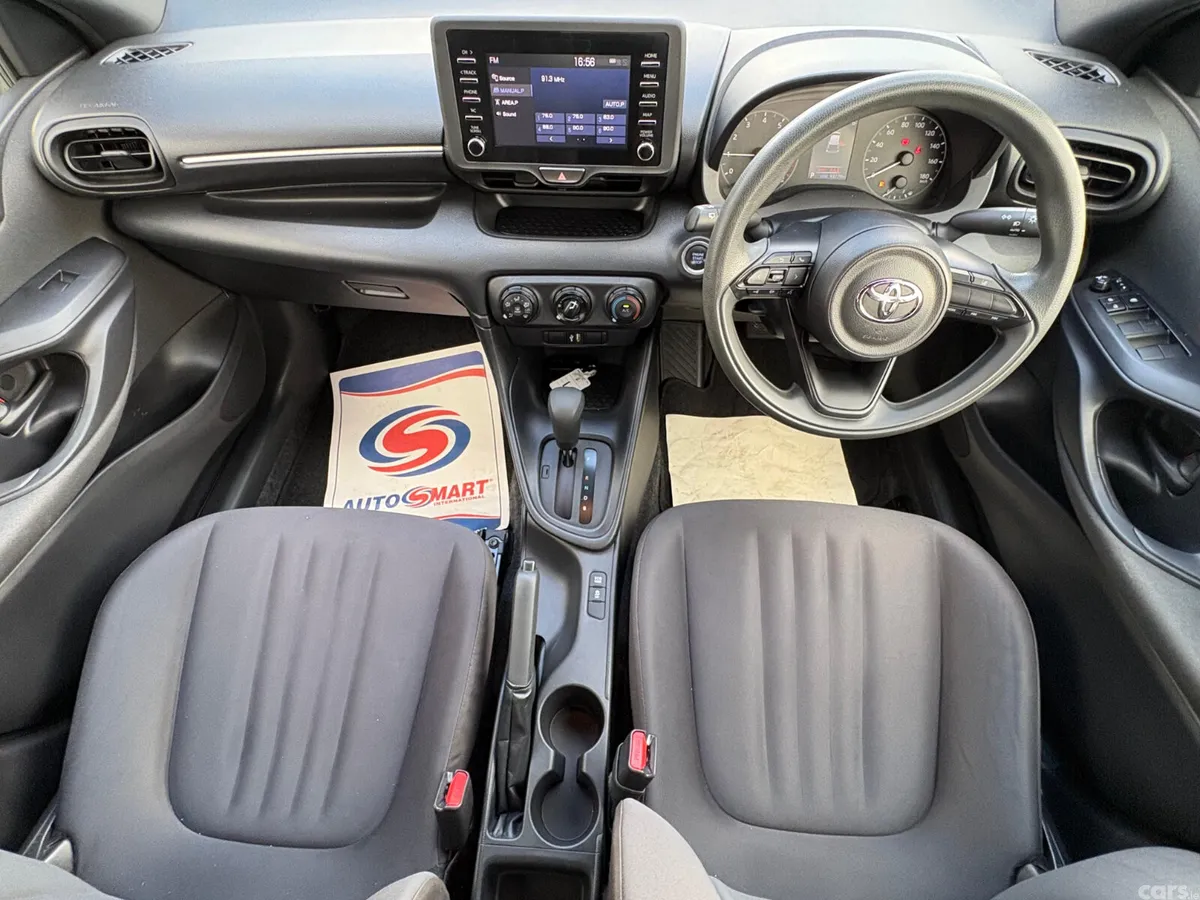 Toyota Yaris Hatchback, Petrol, 2021, White