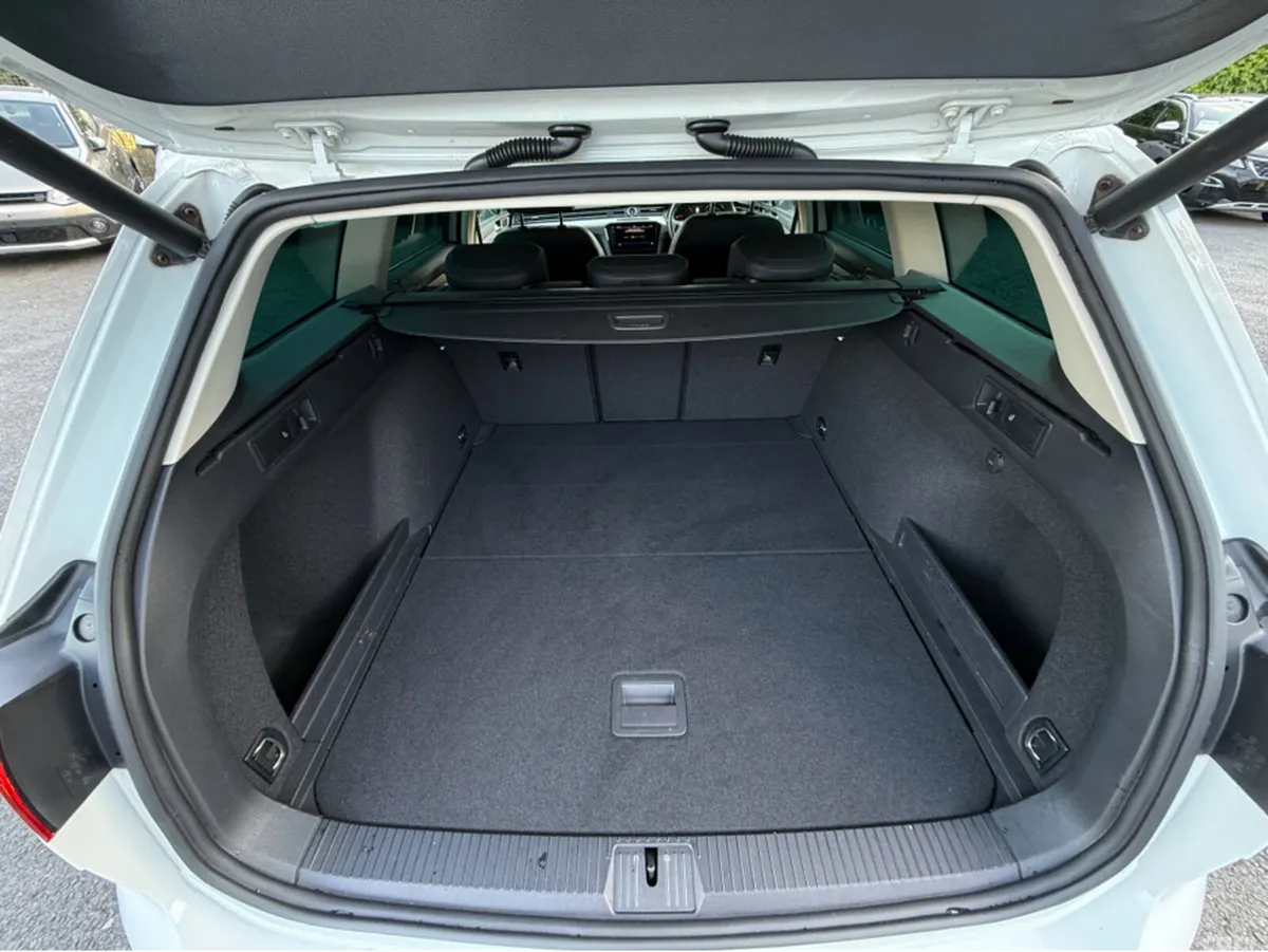 Volkswagen Passat Estate, Diesel, 2018, White