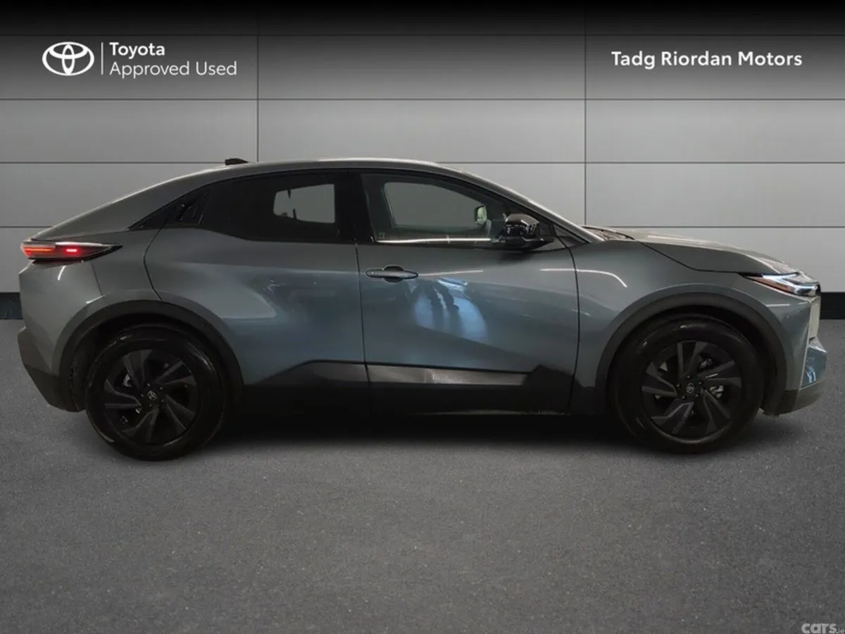 Toyota C-HR Estate, Electric, 2026, Green