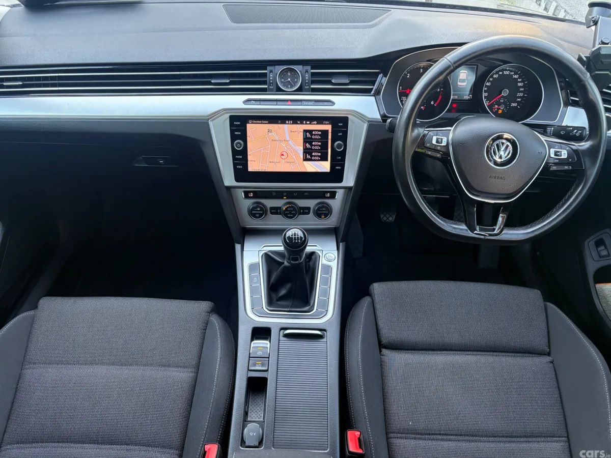 Volkswagen Passat Saloon, Diesel, 2019, Grey
