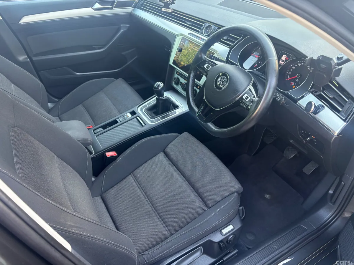 Volkswagen Passat Saloon, Diesel, 2019, Grey