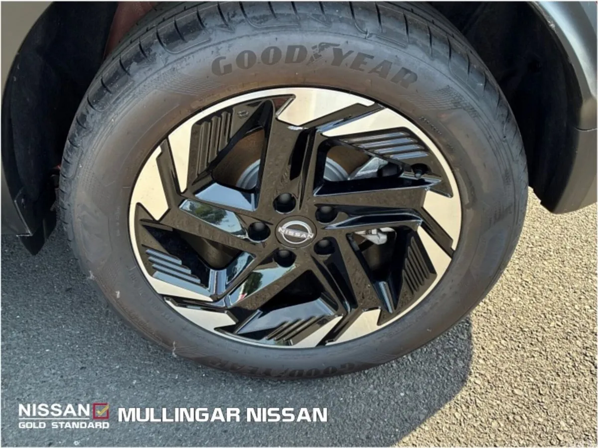 Nissan Qashqai SUV, Petrol Hybrid, 2026, Red