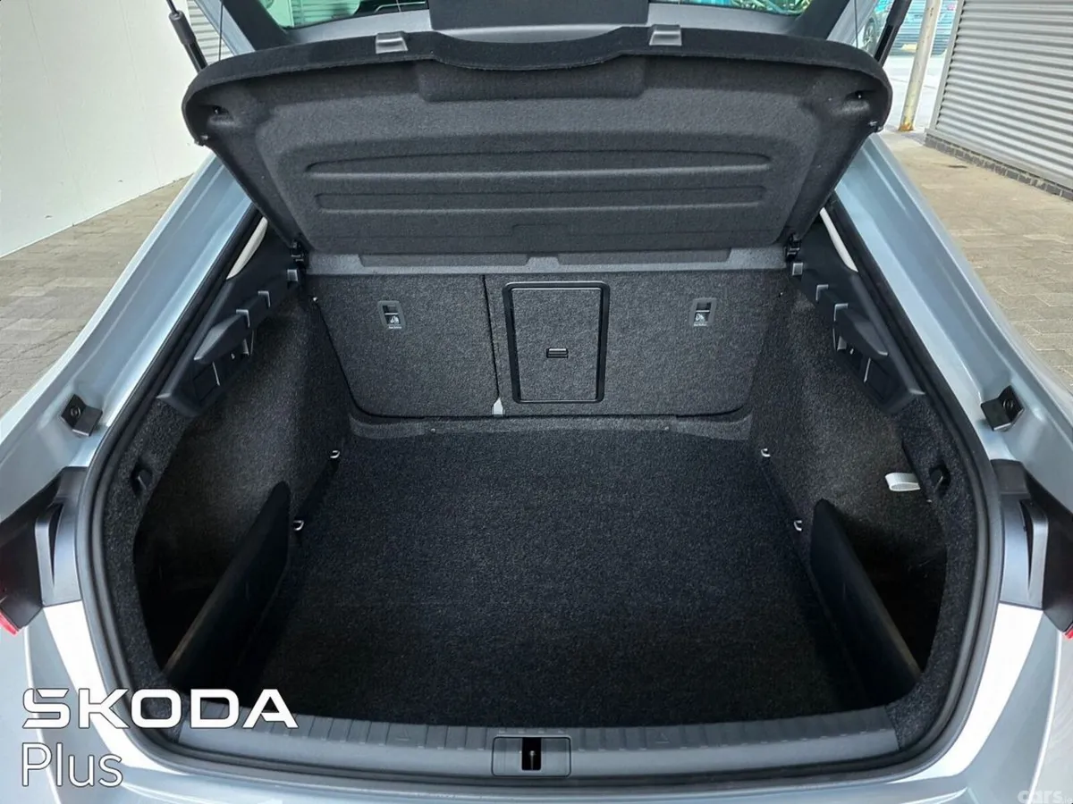 Skoda Octavia Saloon, Diesel, 2027, Silver