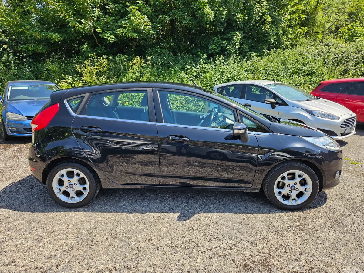 Ford Fiesta Hatchback, Petrol, 2012, Black