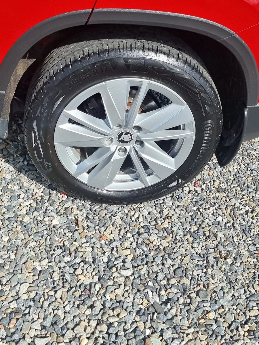 Skoda Karoq MPV, Diesel, 2025, Red