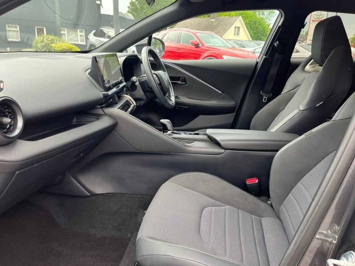 Toyota C-HR SUV, Petrol Hybrid, 2024, Grey