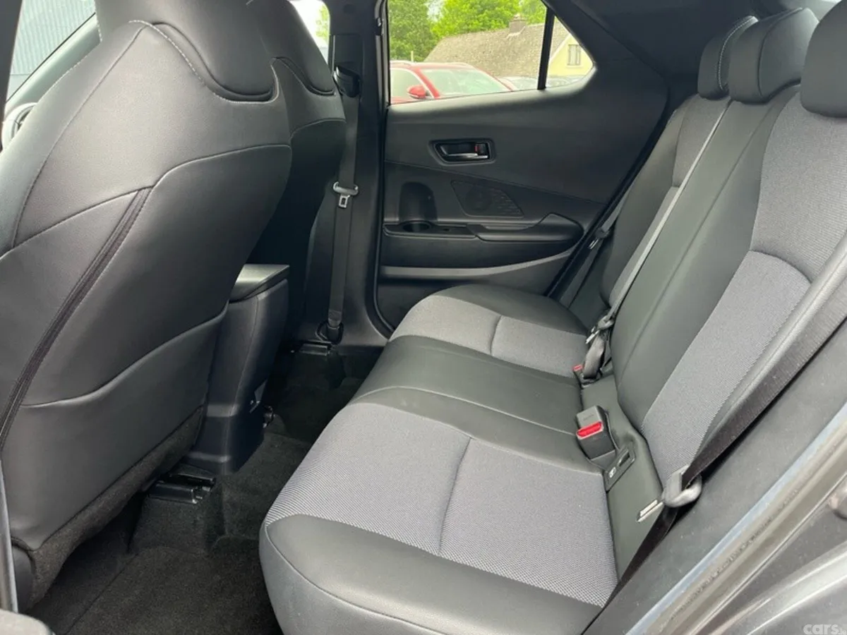 Toyota C-HR SUV, Petrol Hybrid, 2024, Grey