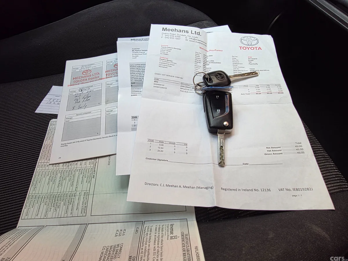 Toyota Yaris Hatchback, Petrol, 2016, Grey