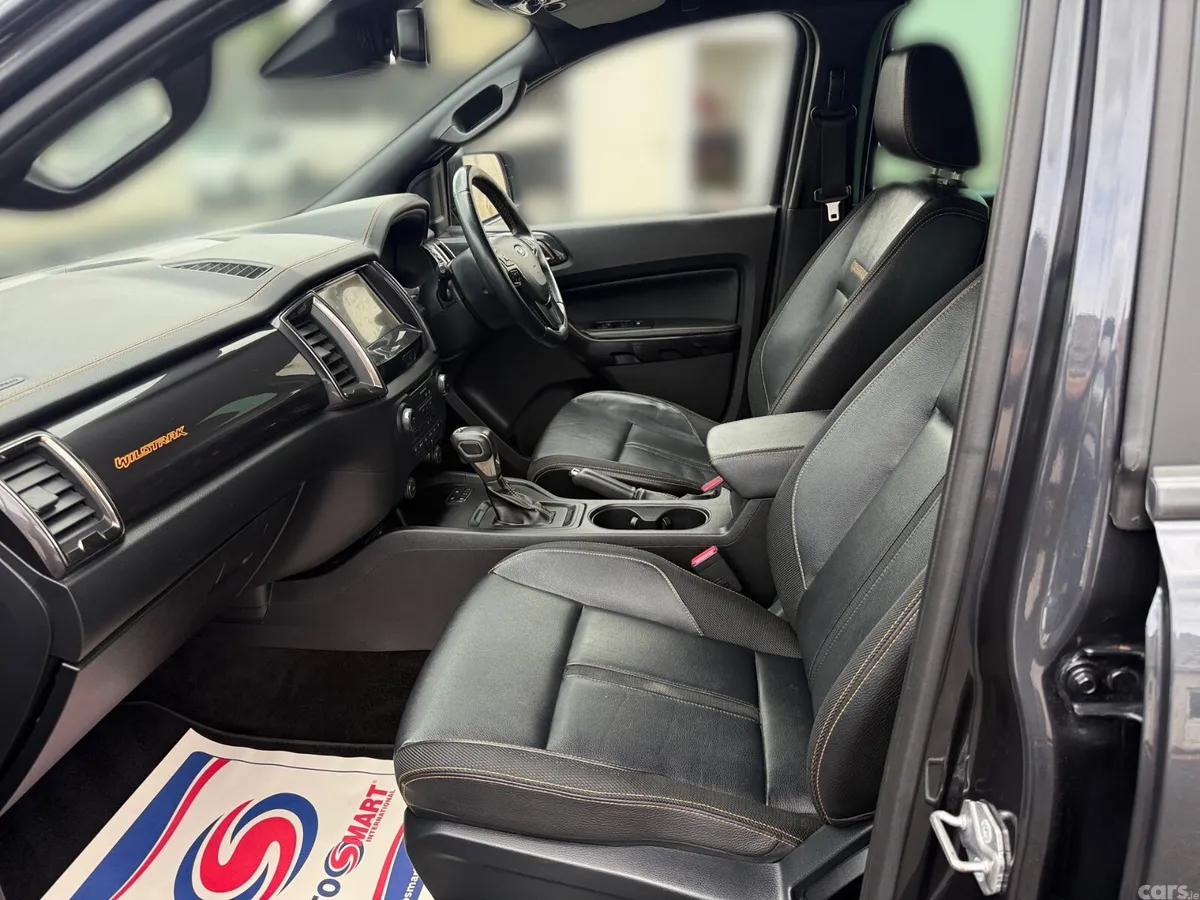 Nissan Navara Pick Up, Diesel, 2021, Grey
