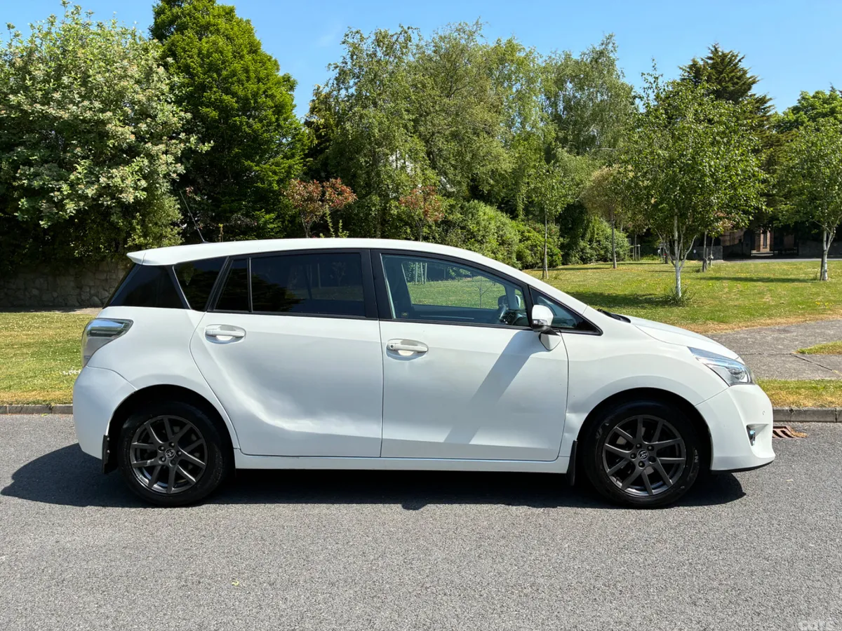 Toyota Verso MPV, Petrol, 2015, White