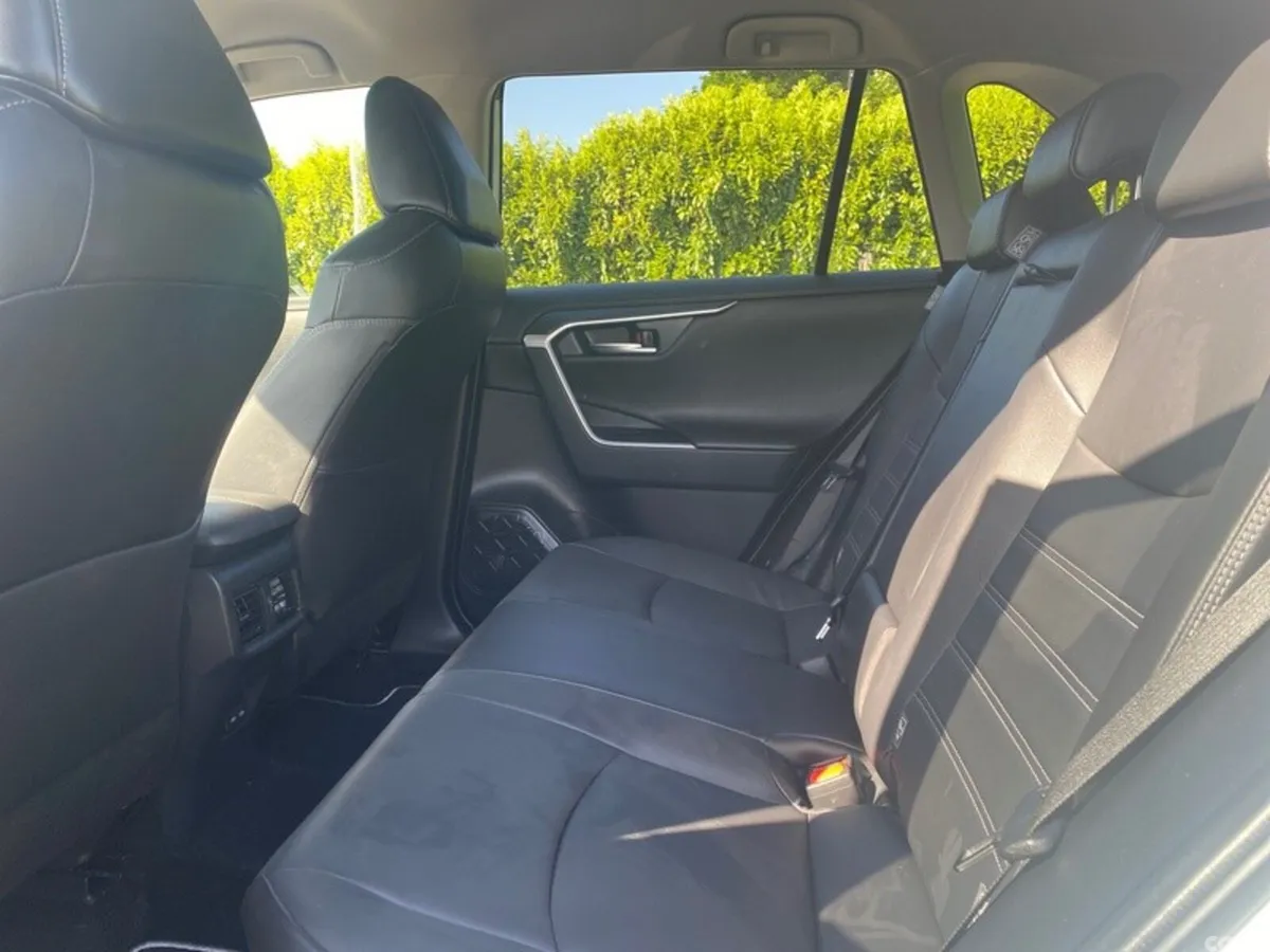 Toyota RAV4 SUV, Petrol Hybrid, 2023, White