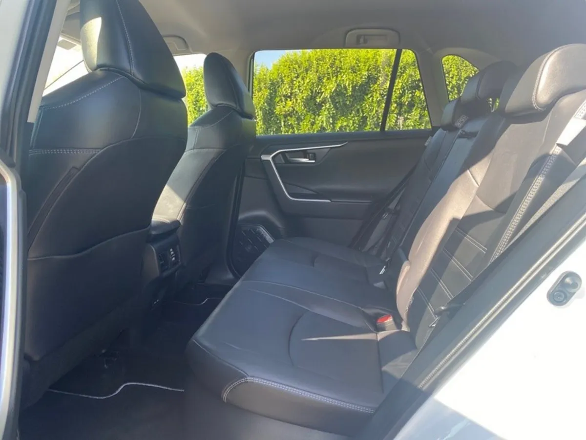 Toyota RAV4 SUV, Petrol Hybrid, 2023, White