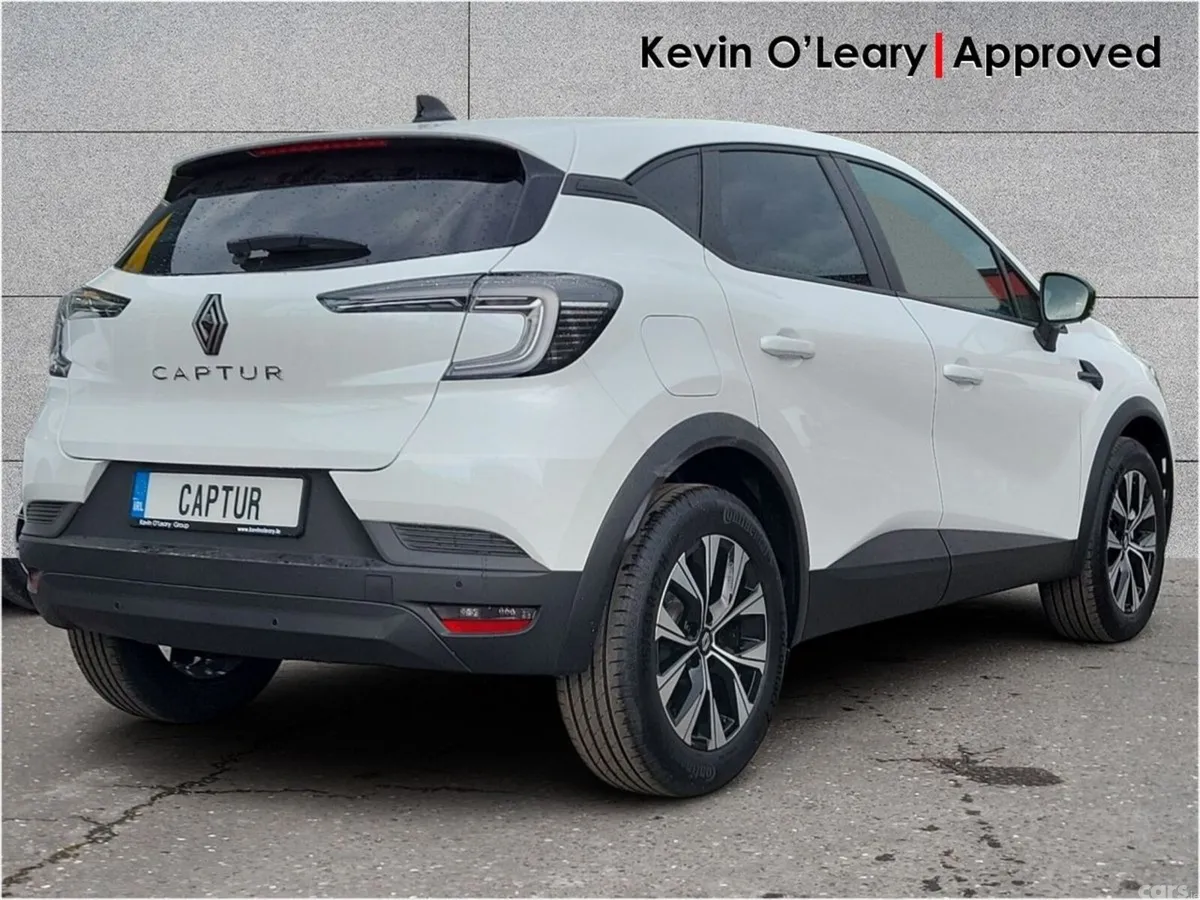 Renault Captur SUV, Petrol, 2026, White
