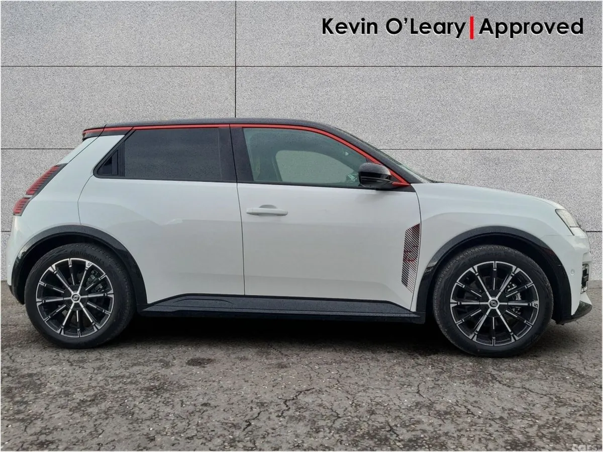 Renault 5 Hatchback, Electric, 2026, White