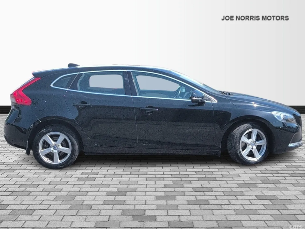 Volvo V40 Hatchback, Diesel, 2016, Black