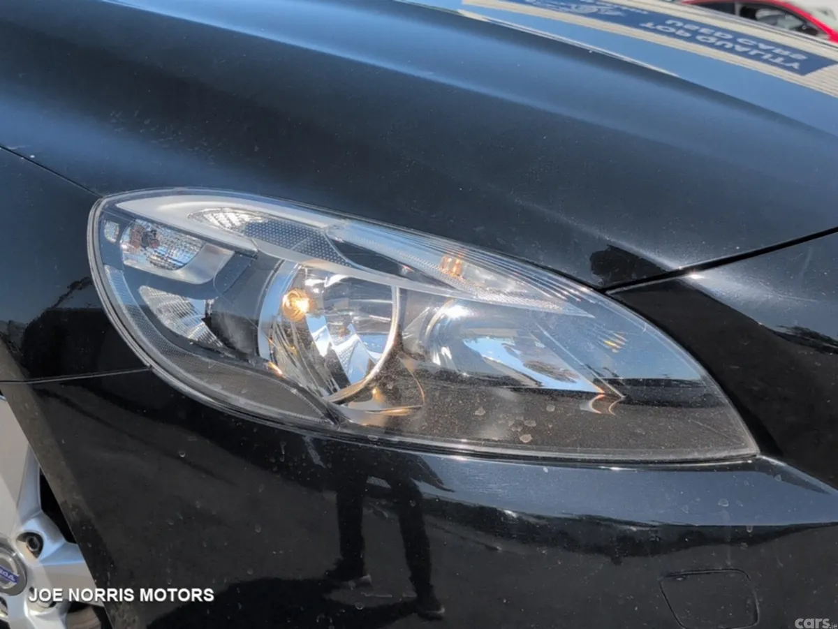 Volvo V40 Hatchback, Diesel, 2016, Black