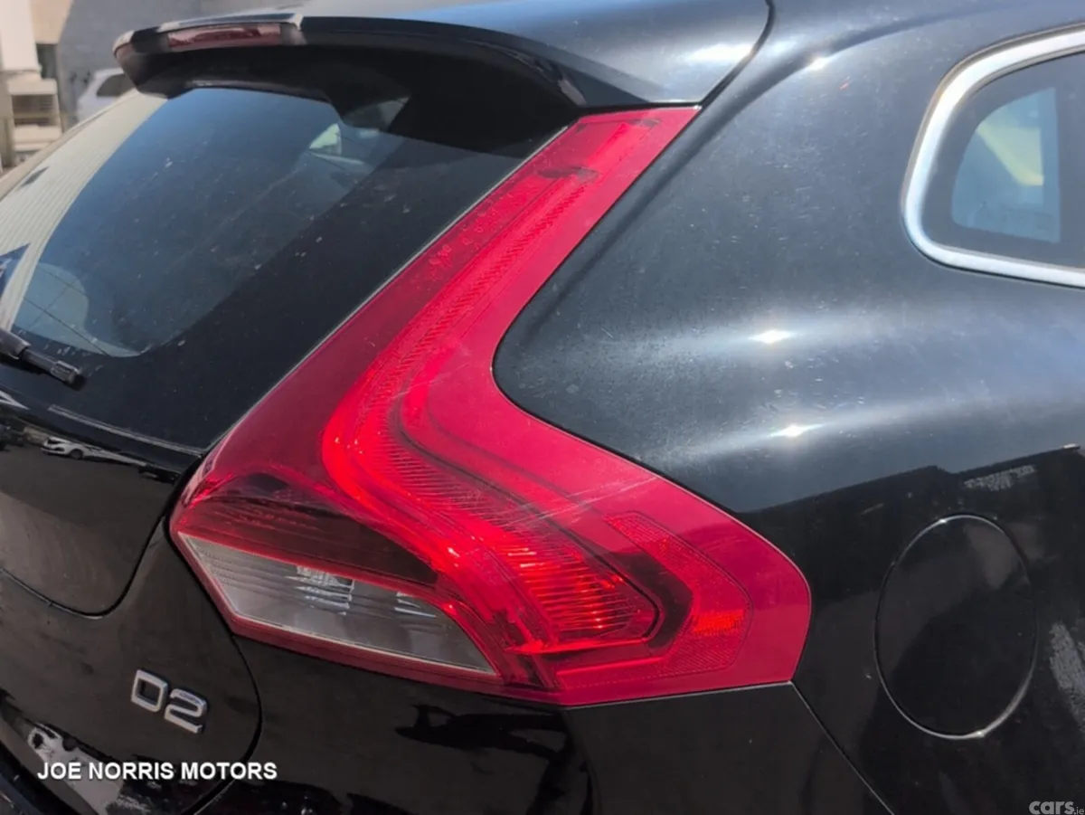 Volvo V40 Hatchback, Diesel, 2016, Black