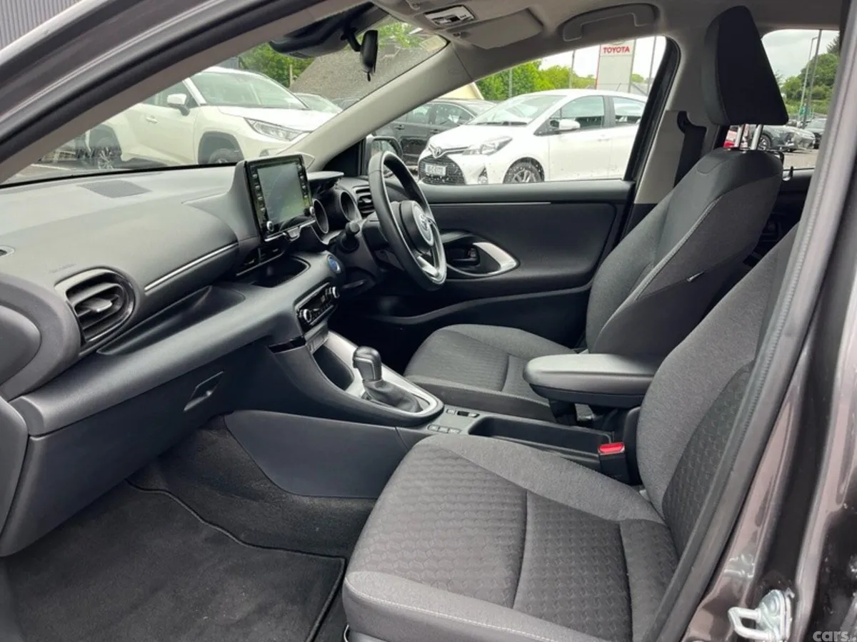 Toyota Yaris Hatchback, Petrol Hybrid, 2024, Grey