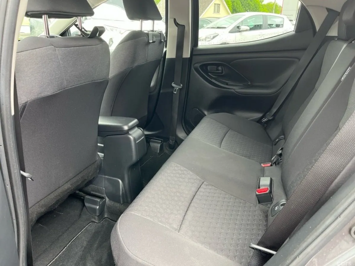 Toyota Yaris Hatchback, Petrol Hybrid, 2024, Grey