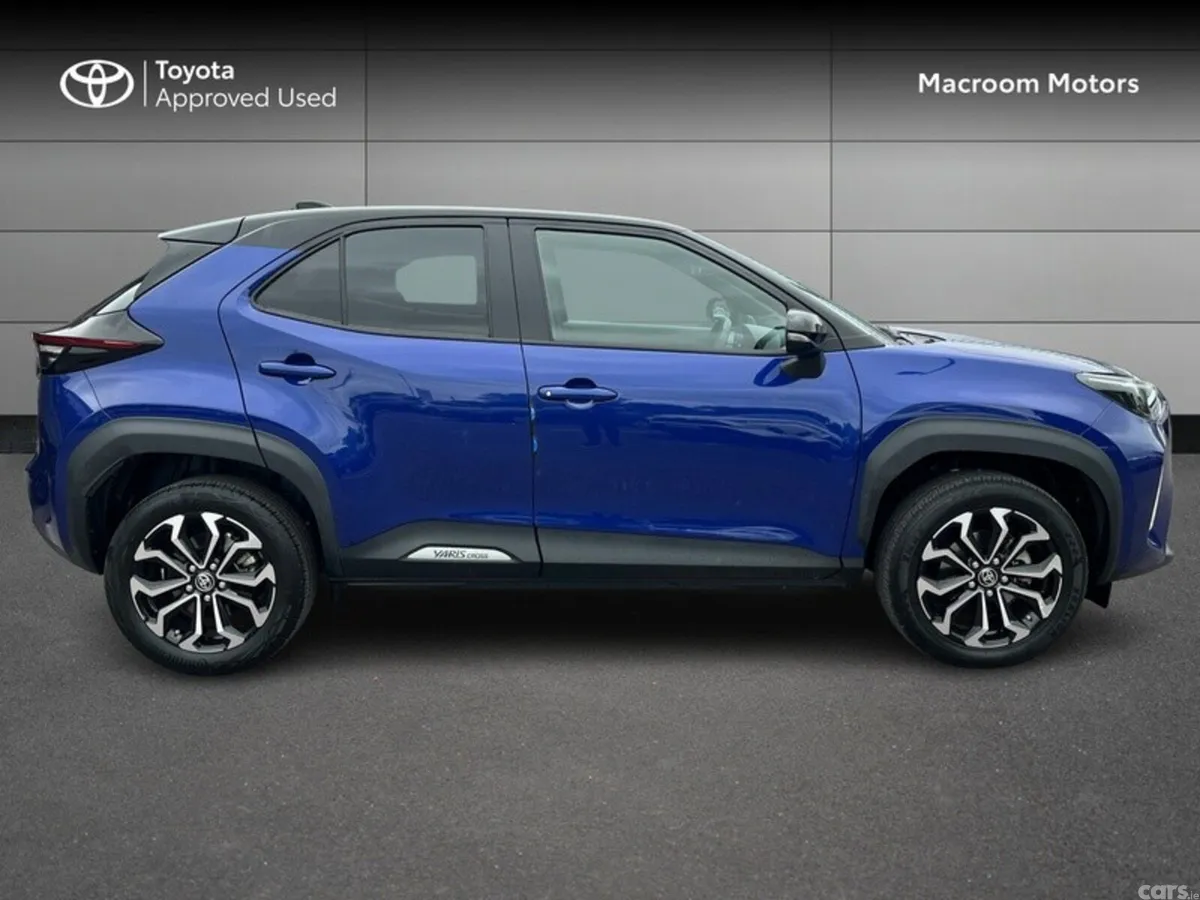 Toyota Yaris Cross Hatchback, Petrol Hybrid, 2024, Blue