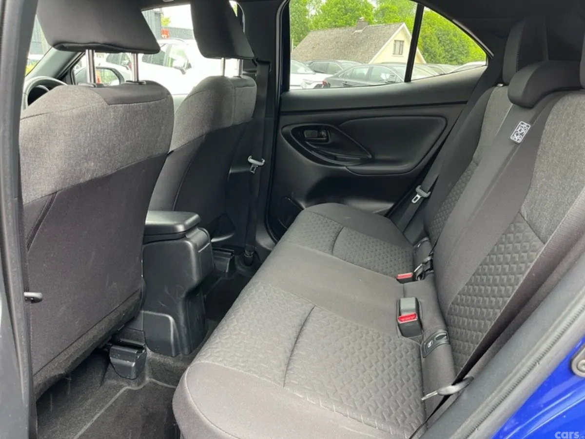 Toyota Yaris Cross Hatchback, Petrol Hybrid, 2024, Blue