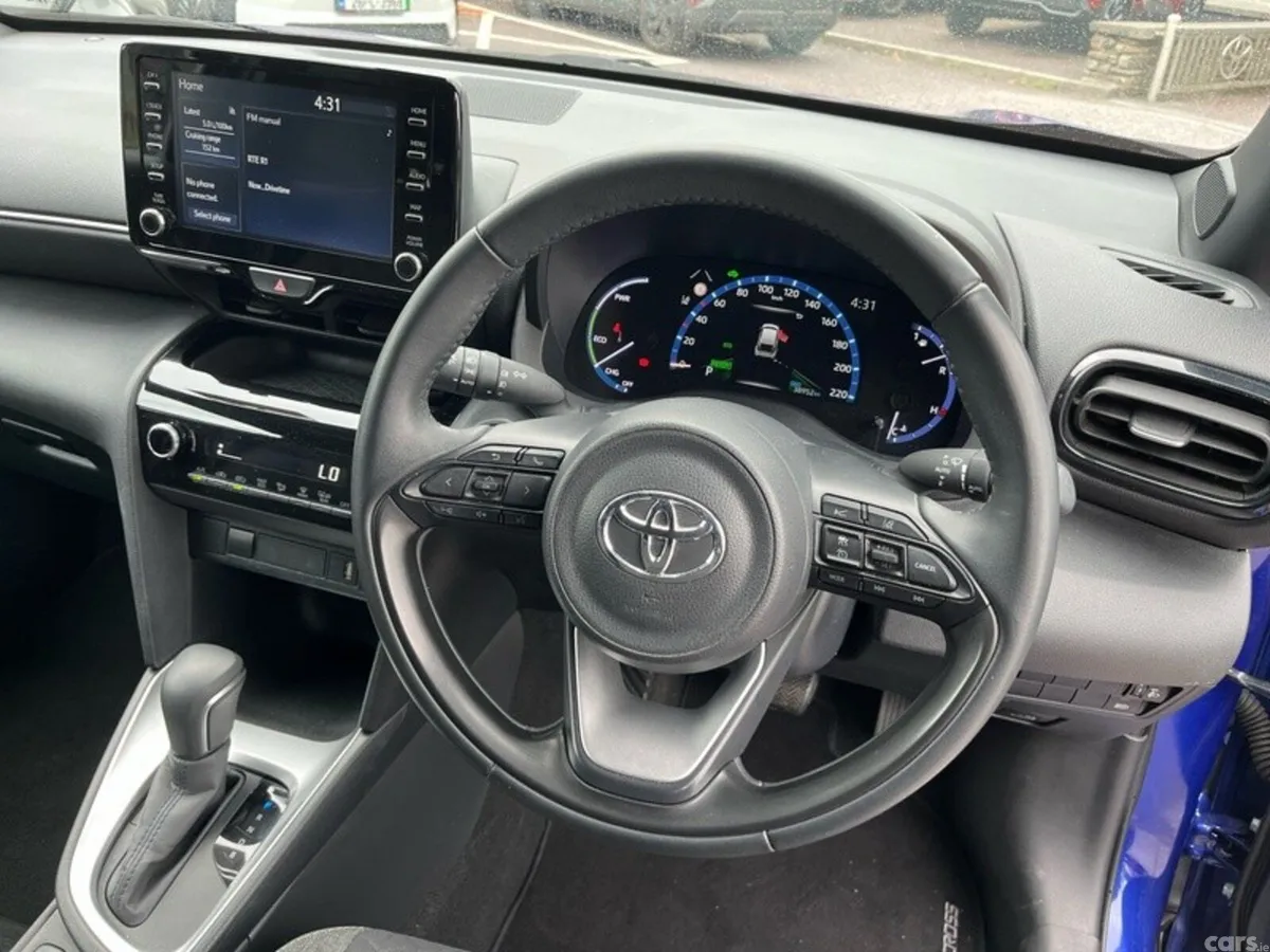 Toyota Yaris Cross Hatchback, Petrol Hybrid, 2024, Blue