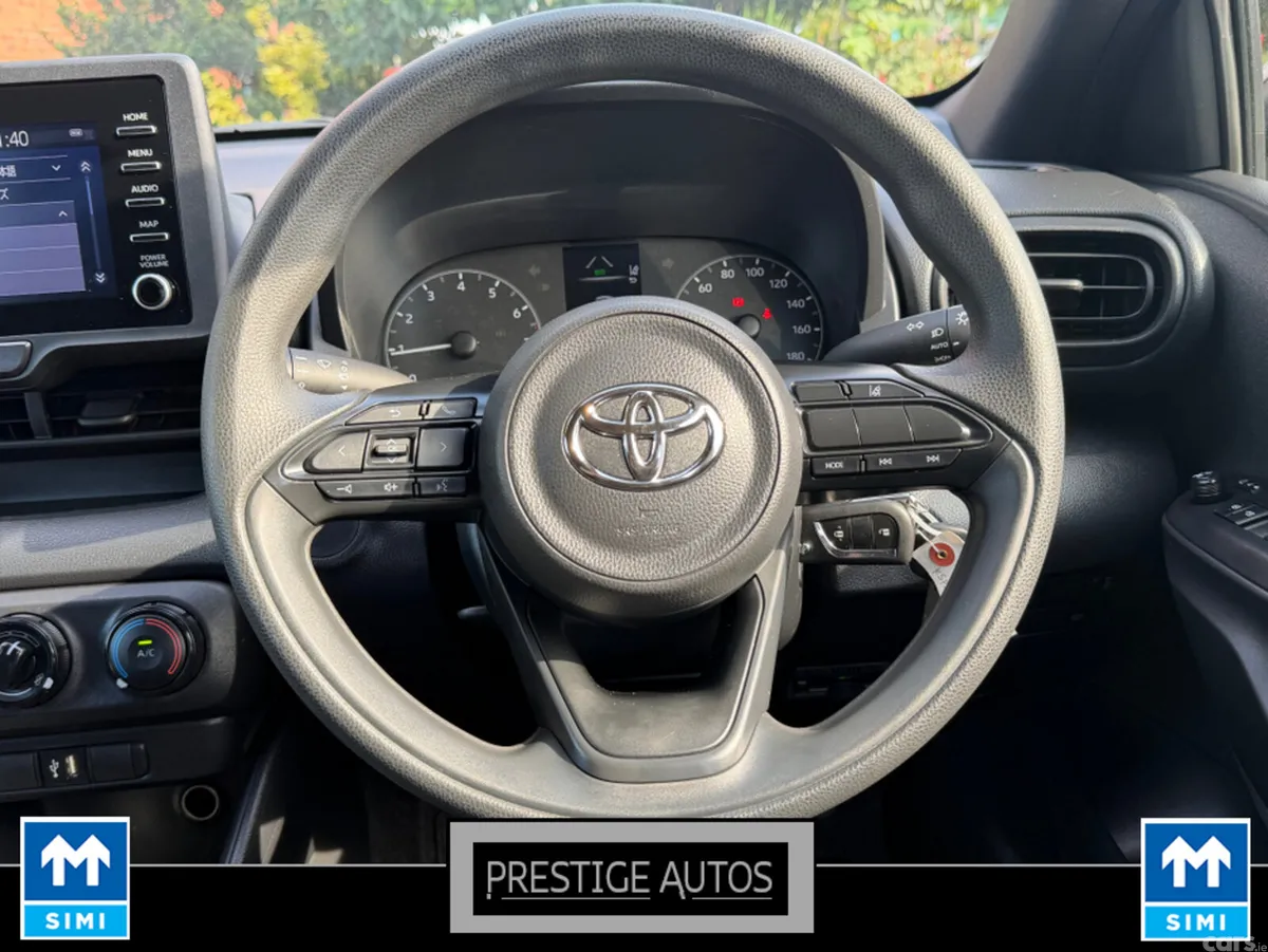 Toyota Yaris Hatchback, Petrol, 2022, Silver