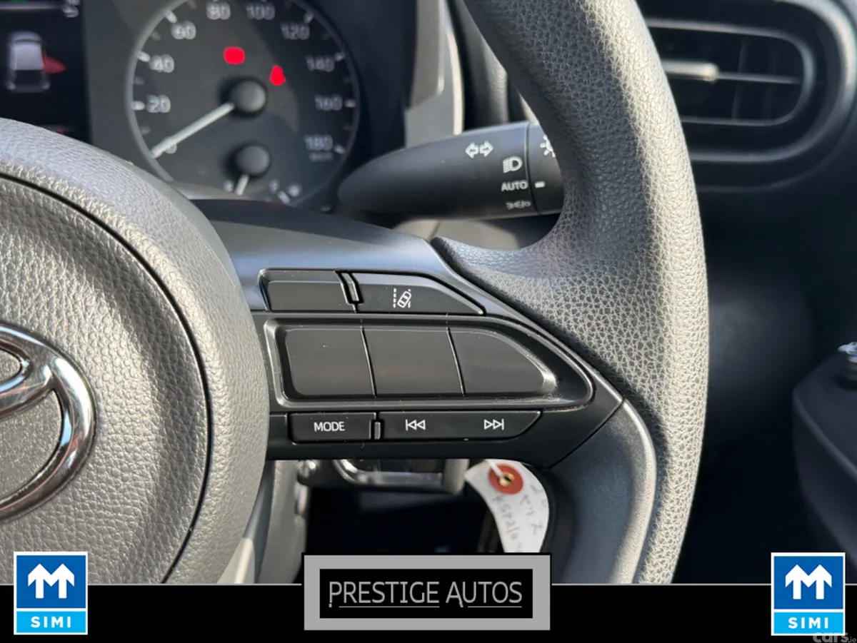 Toyota Yaris Hatchback, Petrol, 2022, Silver