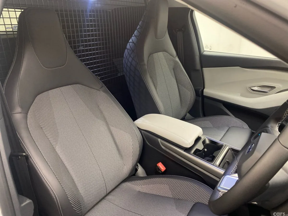 Ford Explorer Van, Electric, 2026, White