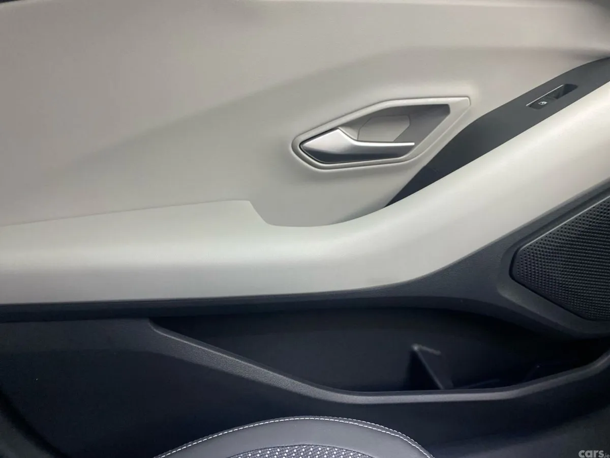 Ford Explorer Van, Electric, 2026, White