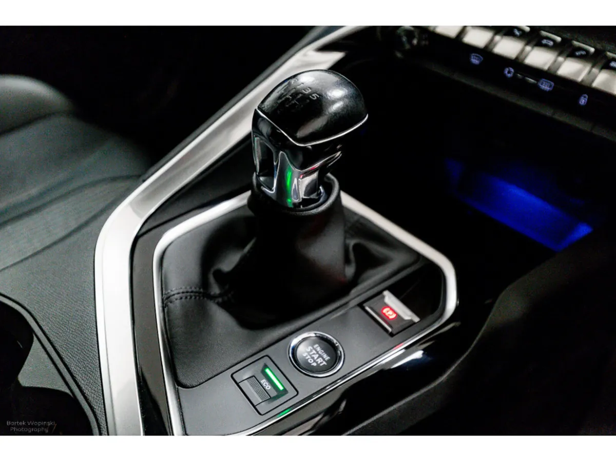 Peugeot 3008 SUV, Diesel, 2023, Red