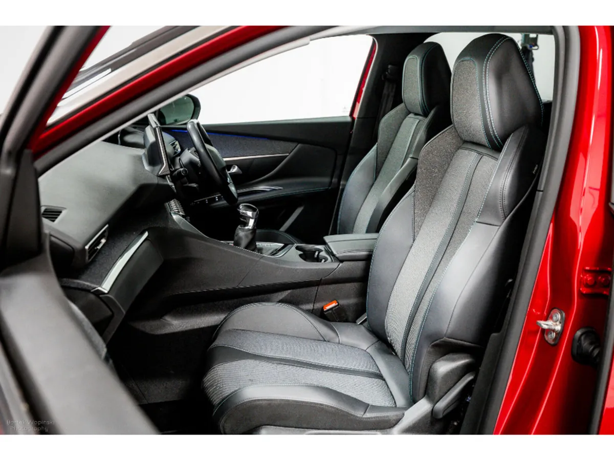 Peugeot 3008 SUV, Diesel, 2023, Red