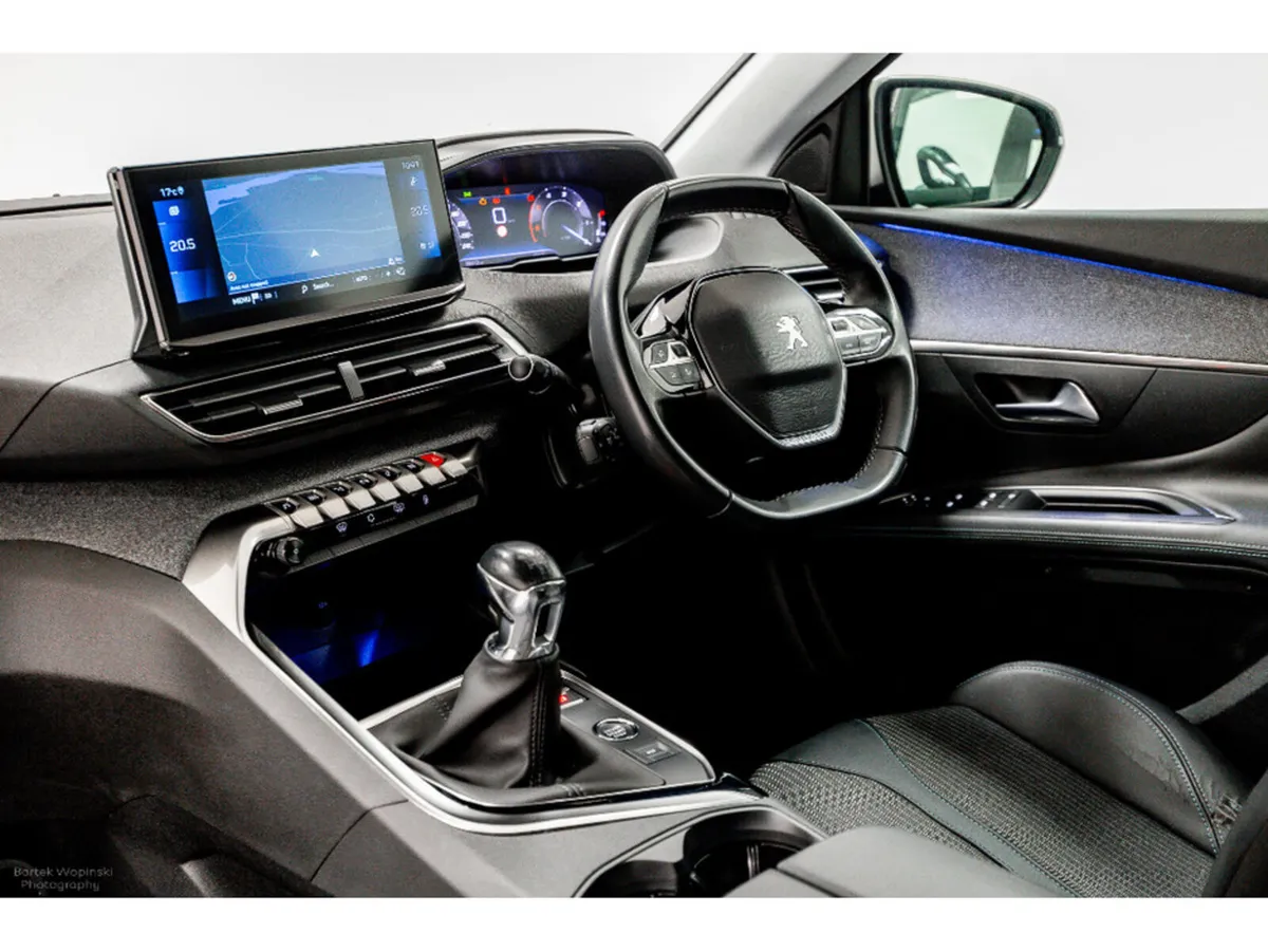Peugeot 3008 SUV, Diesel, 2023, Red