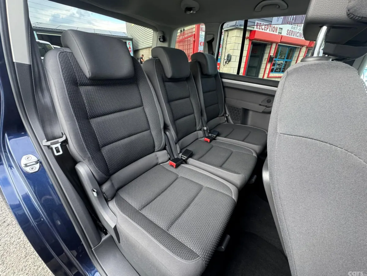 Volkswagen Touran MPV, Petrol, 2014, Blue