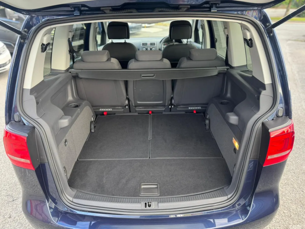 Volkswagen Touran MPV, Petrol, 2014, Blue