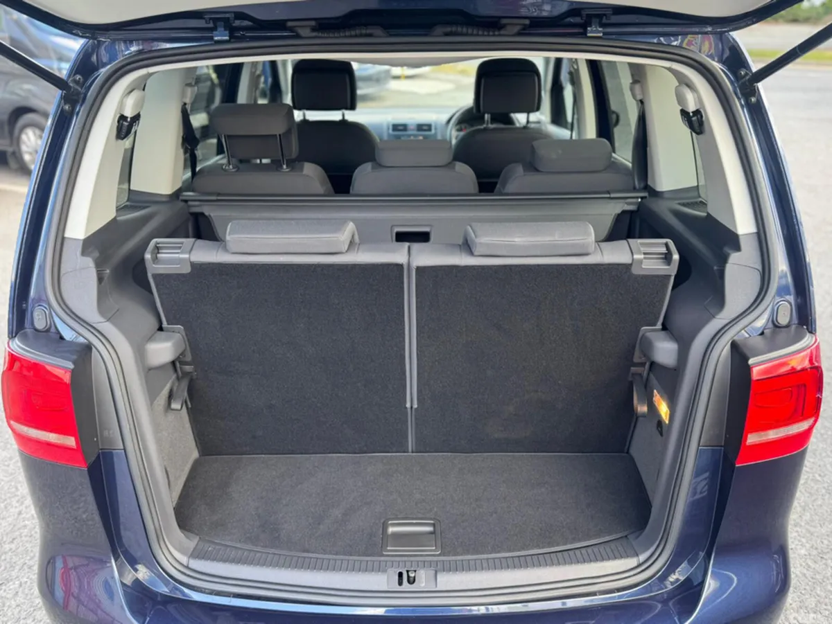 Volkswagen Touran MPV, Petrol, 2014, Blue