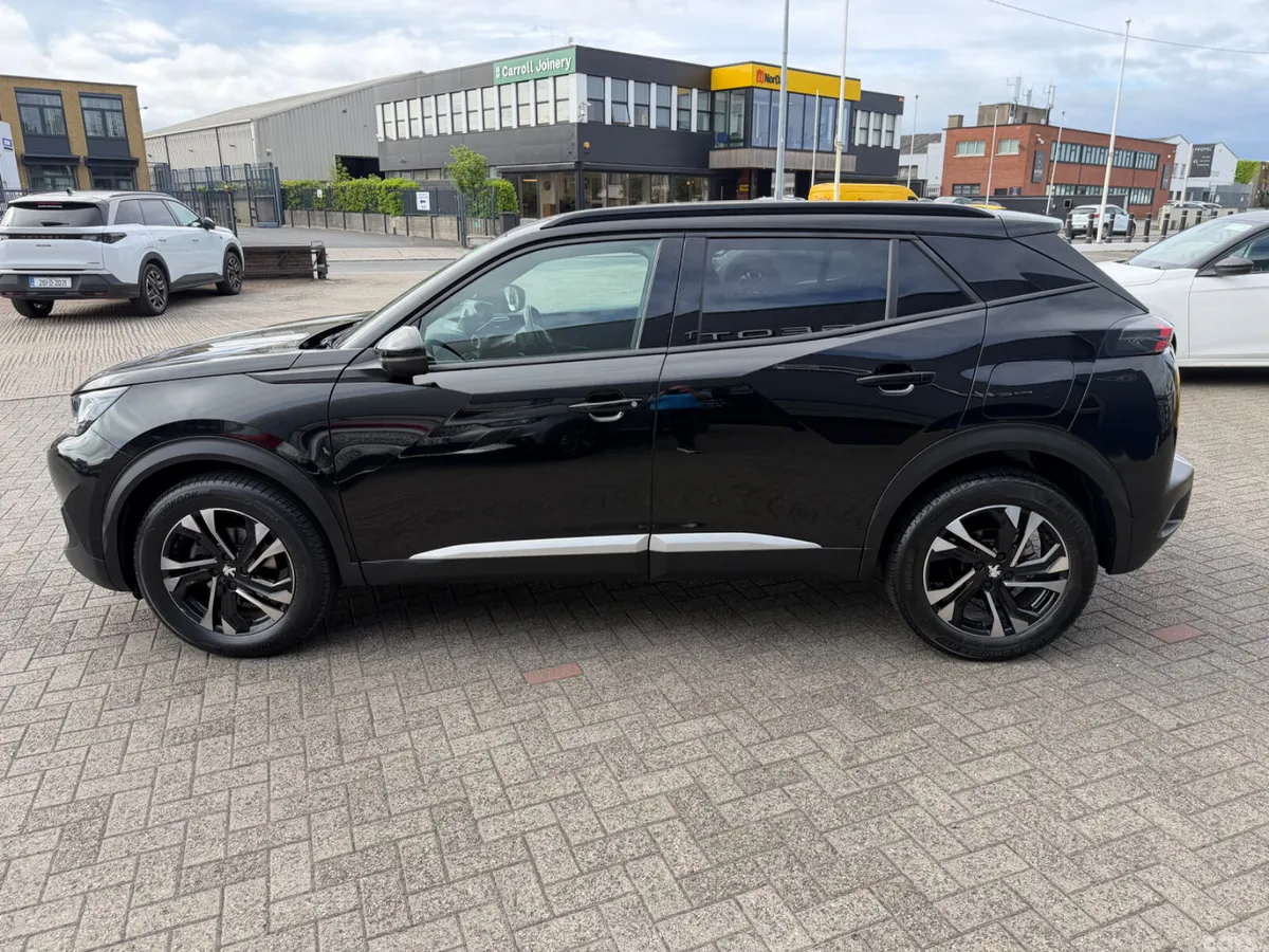 Peugeot 2008 MPV, Petrol, 2023, Black