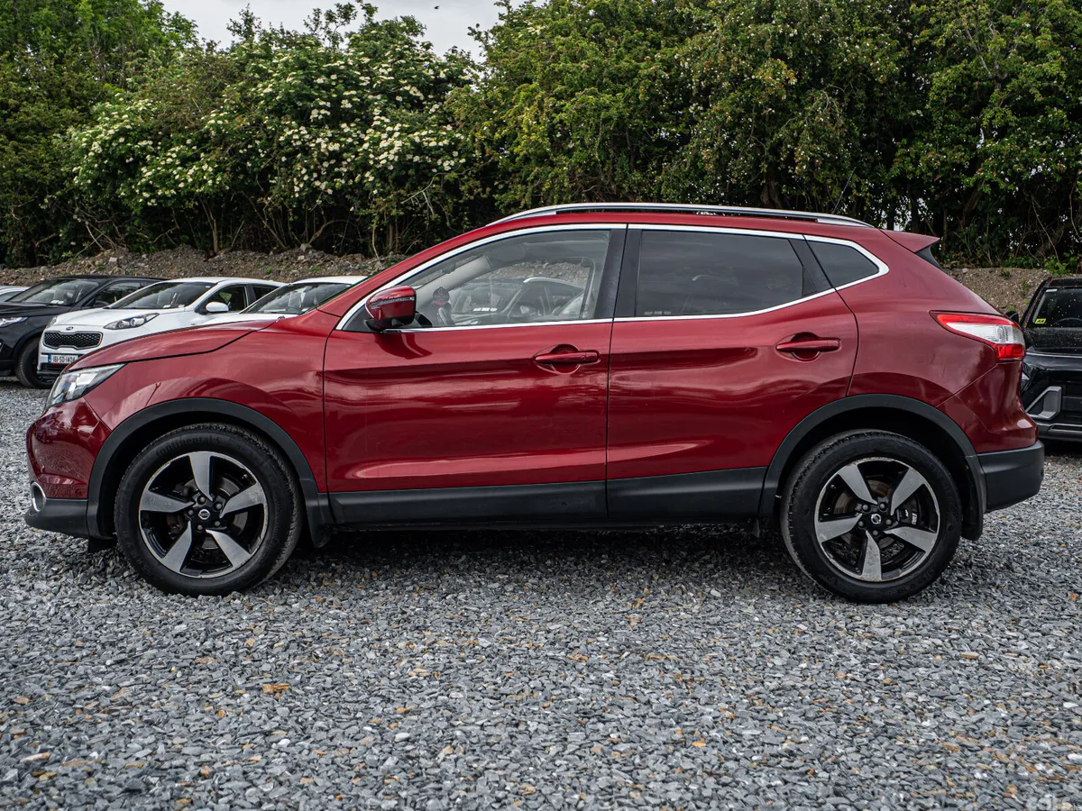 Nissan Qashqai Hatchback, Petrol, 2016, Red