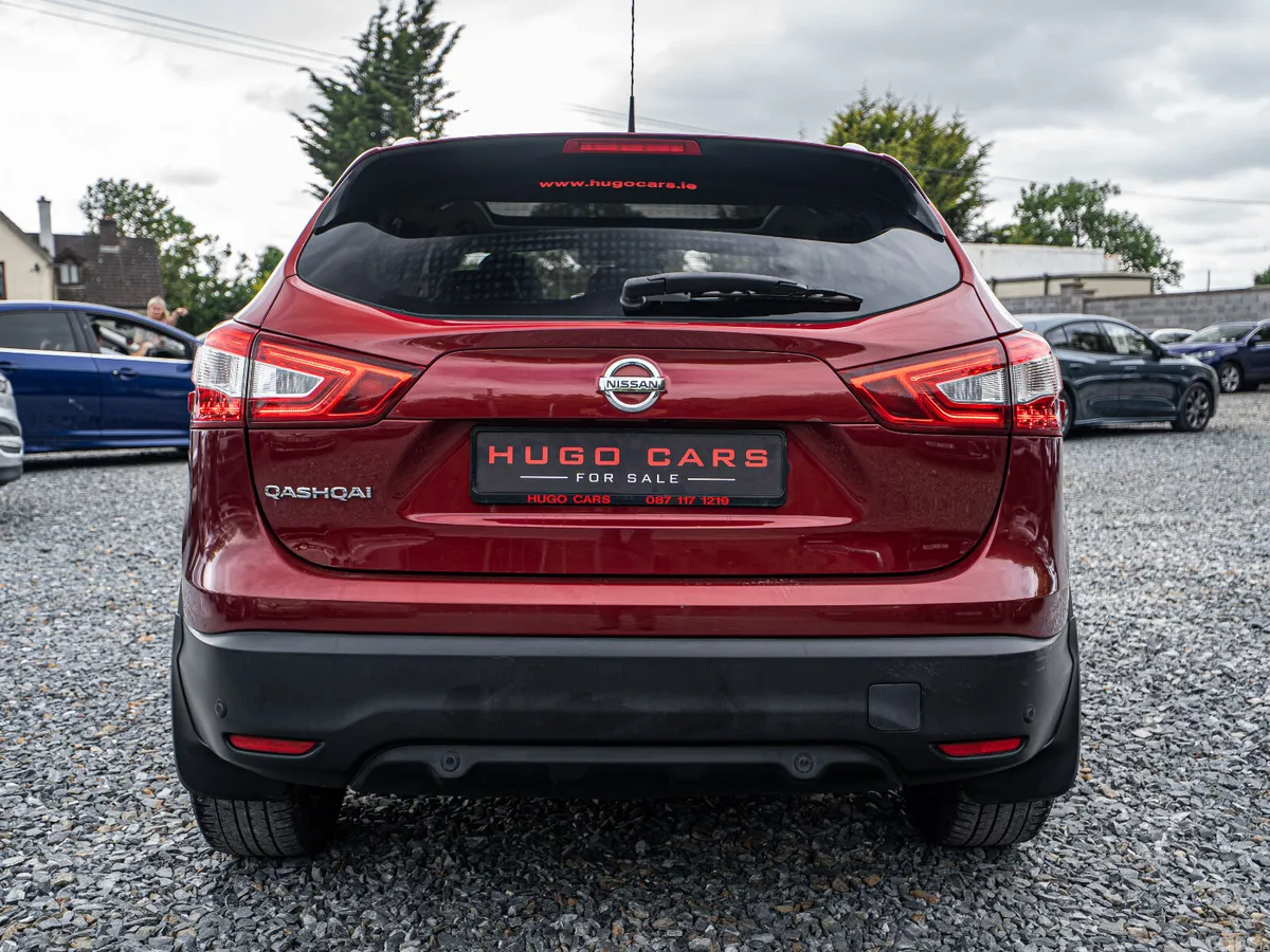 Nissan Qashqai Hatchback, Petrol, 2016, Red