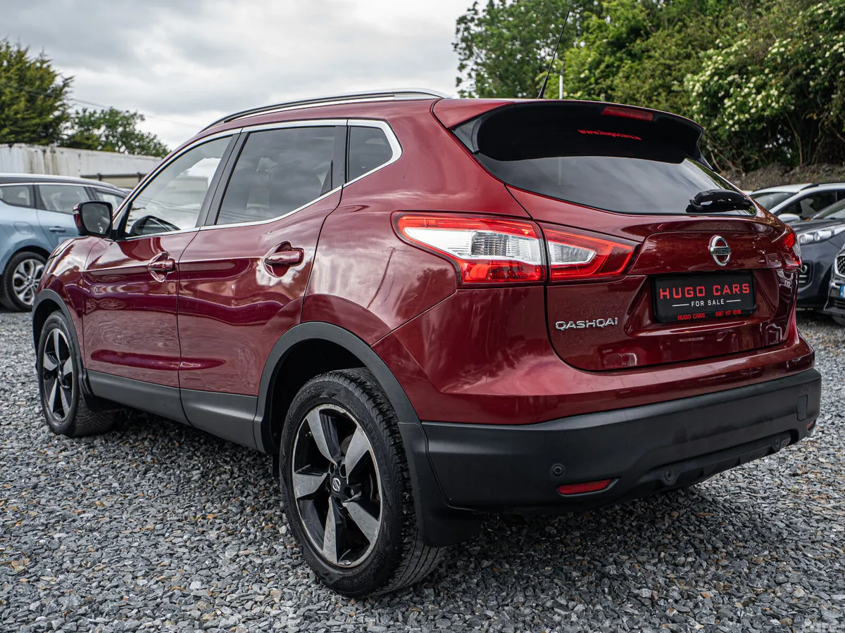 Nissan Qashqai Hatchback, Petrol, 2016, Red