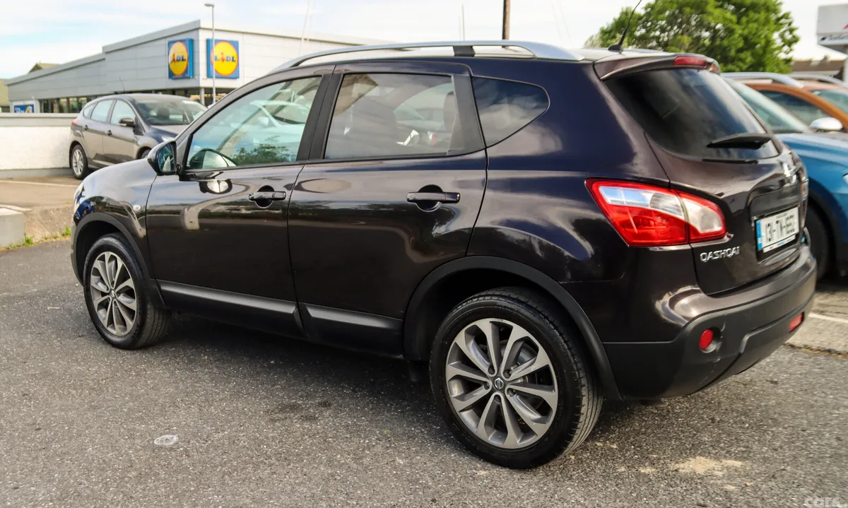 Nissan Qashqai Hatchback, Diesel, 2013, Black