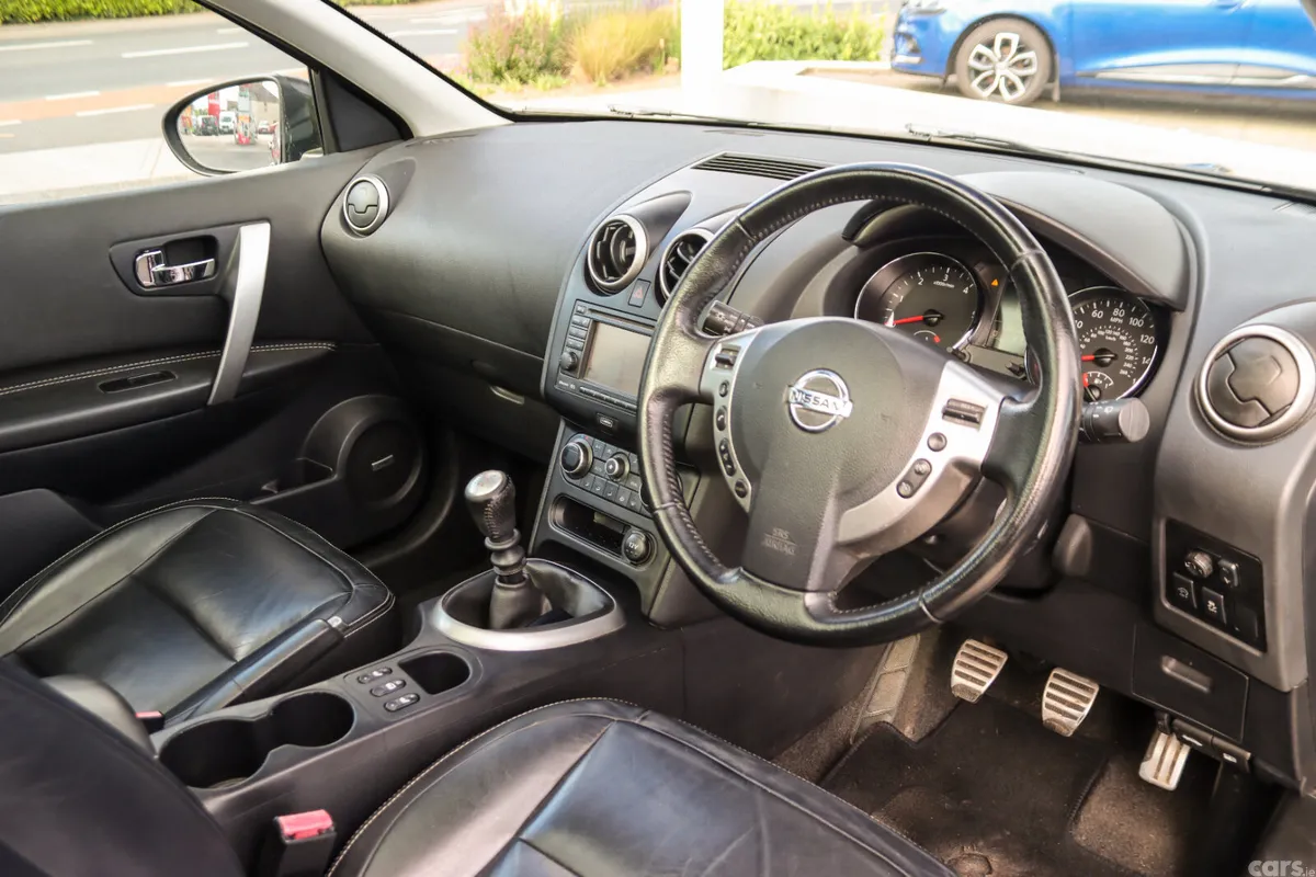 Nissan Qashqai Hatchback, Diesel, 2013, Black