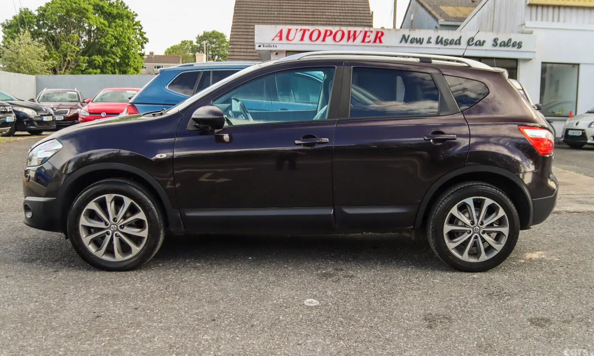 Nissan Qashqai Hatchback, Diesel, 2013, Black