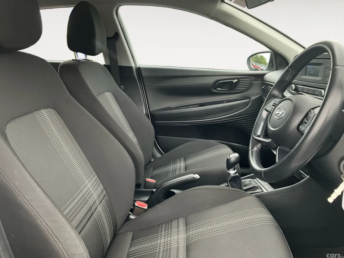 Hyundai i20 Hatchback, Petrol, 2022, White