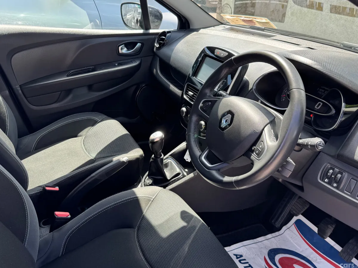 Renault Clio Hatchback, Petrol, 2017, Black