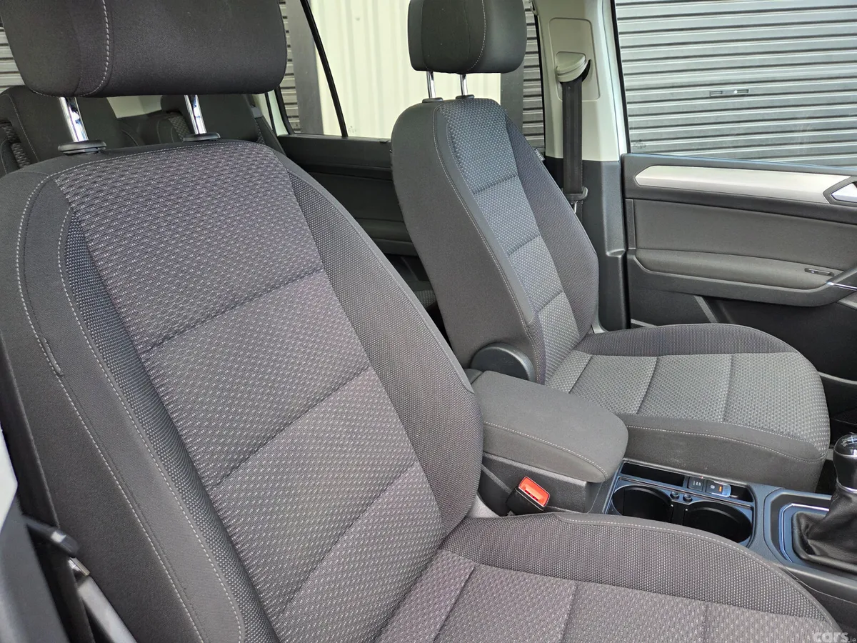 Volkswagen Touran MPV, Diesel, 2019, White