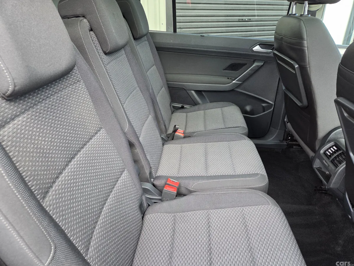 Volkswagen Touran MPV, Diesel, 2019, White
